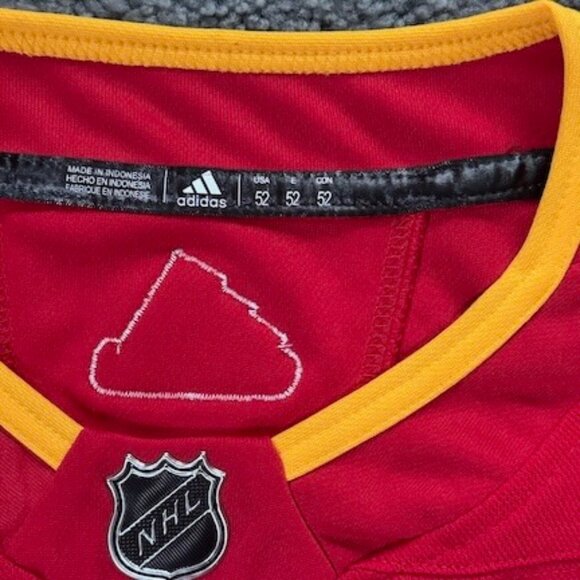 NHL Calgary Flames Adidas Jersey - Size 52 - New with Tags - Perfect Condition - Picture 3 of 14